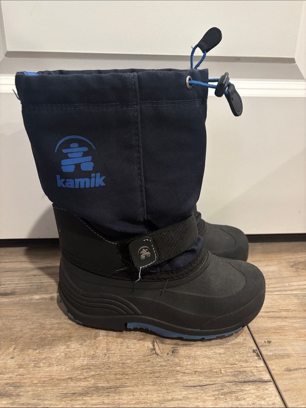 Kamik Kids Snow Boots in Navy and Black with Blue Accents Size 1